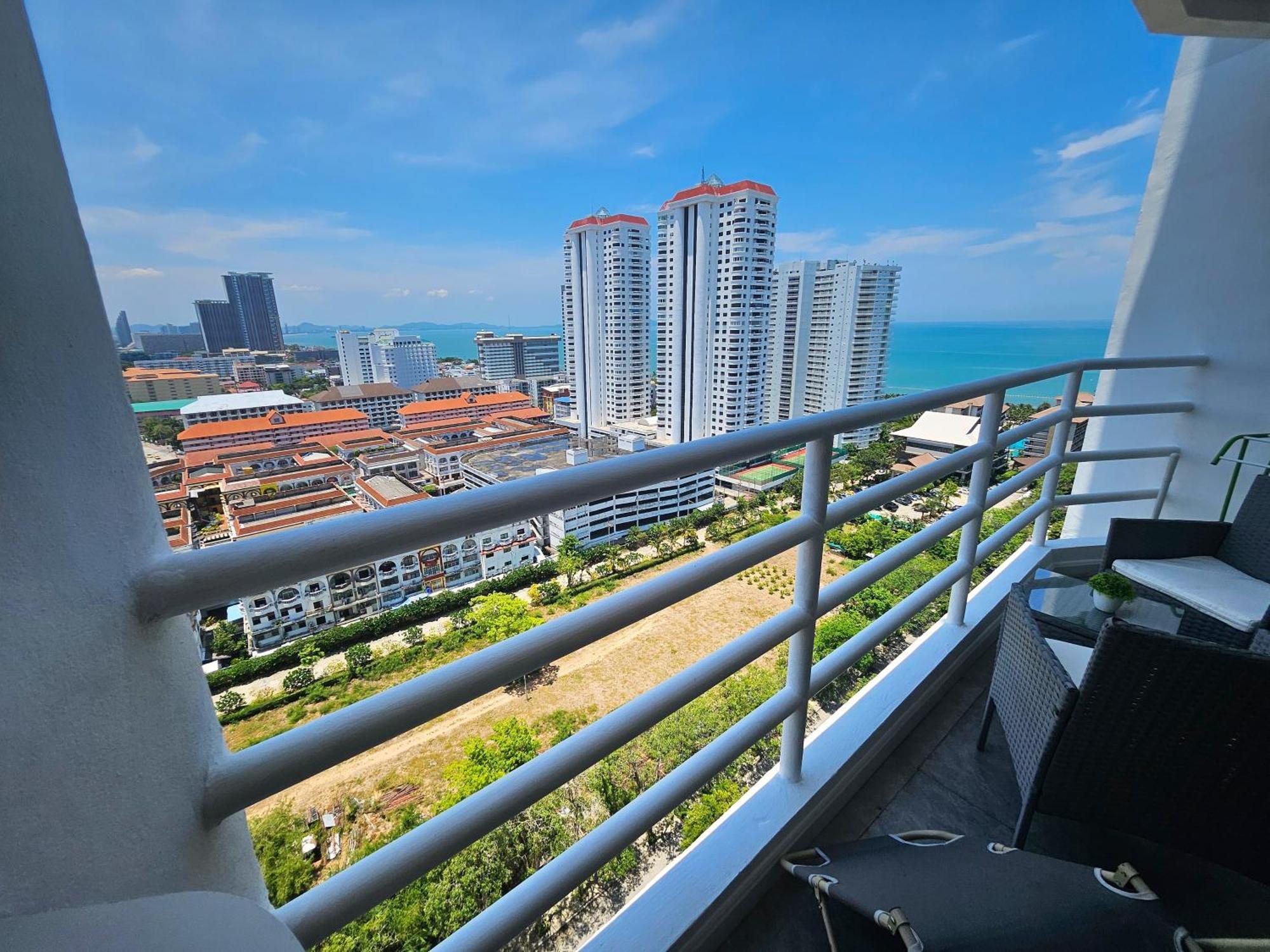 View Talay 5 Jomtien Beachfront Pattaya Exterior foto