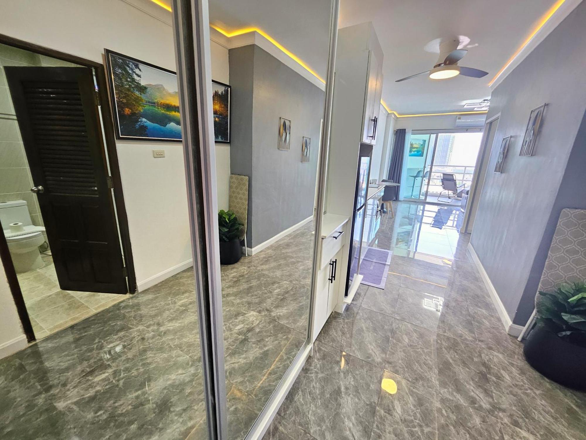 View Talay 5 Jomtien Beachfront Pattaya Exterior foto